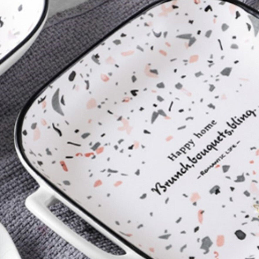 Plat de cuisson au design terrazzo avec poignées